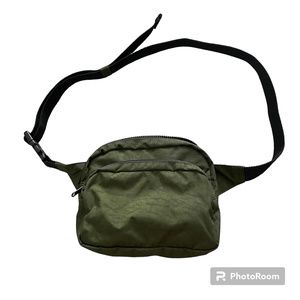 BAGGU Fanny Pack in Bay Laurel